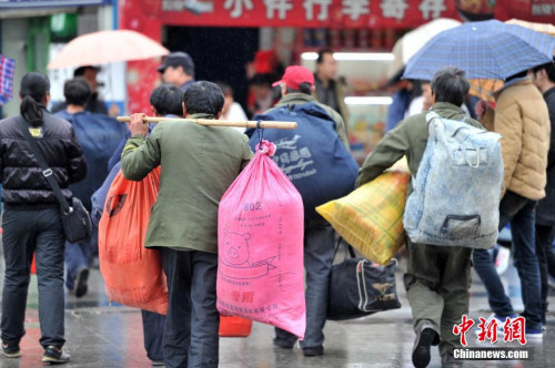 聚焦春節(jié)“恐歸族”：近鄉(xiāng)情怯，恐懼何來？(圖)